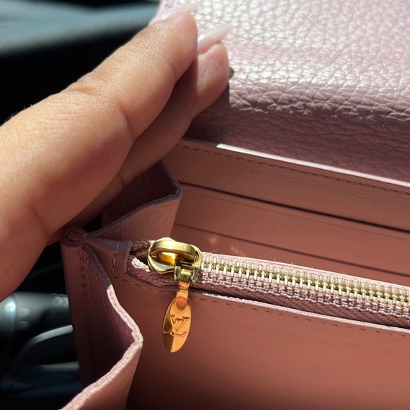 🎀FINAL PRICE🎀LOUIS VUITTON CAPUCINES PINK WALLET - Picture 6 of 8